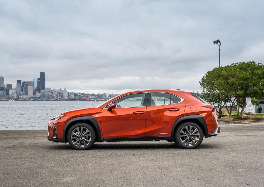  Lexus UX250h F-Sport 2018 года  (NA) (фото 12 из 40)